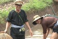 Trần Lực, MC Phan Anh lội đầm bắt cá bằng nơm